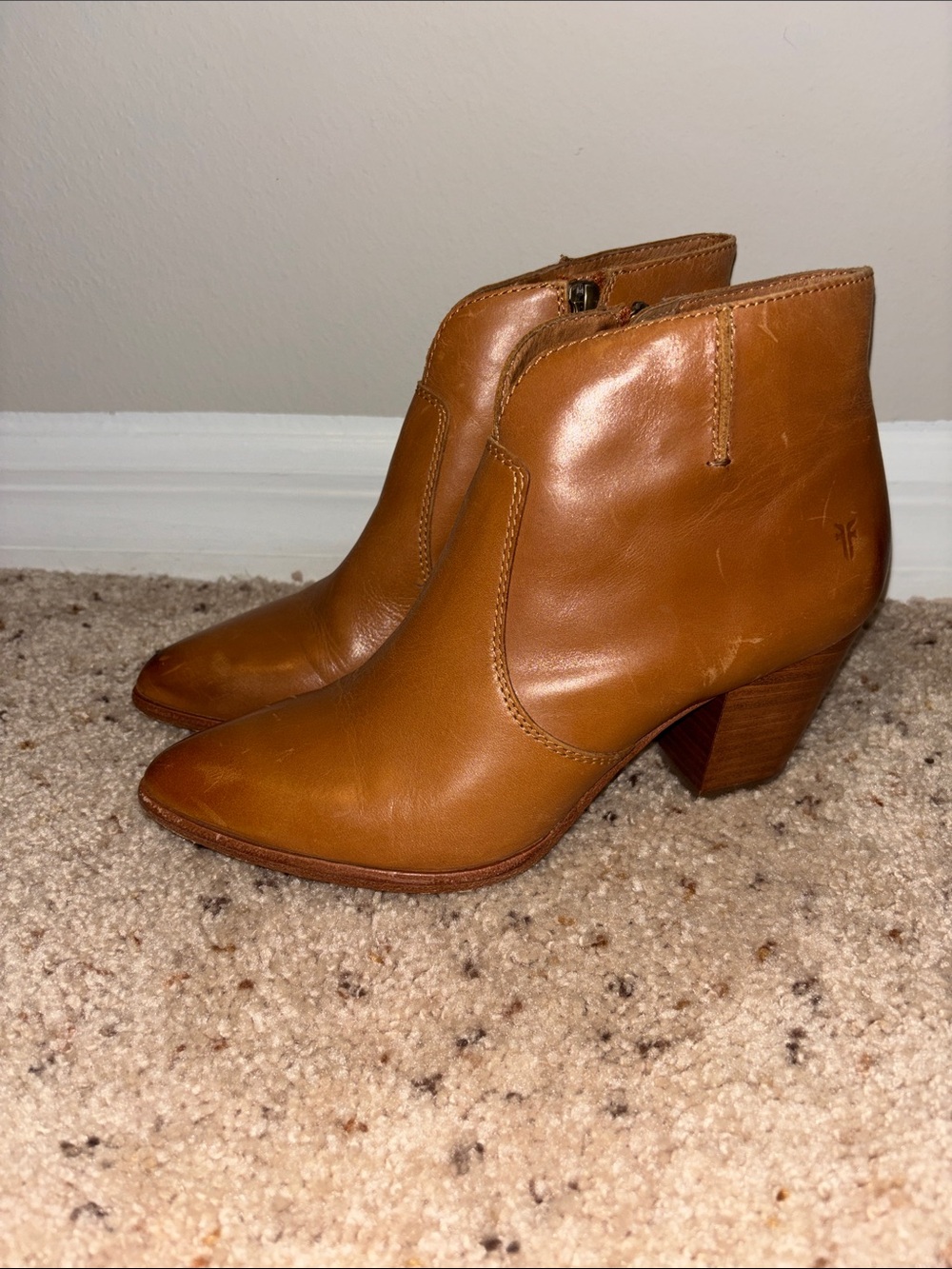 Frye Jennifer Women's Tan Leather Ankle Boots - Sleek Pointed Toe Size 7.5
